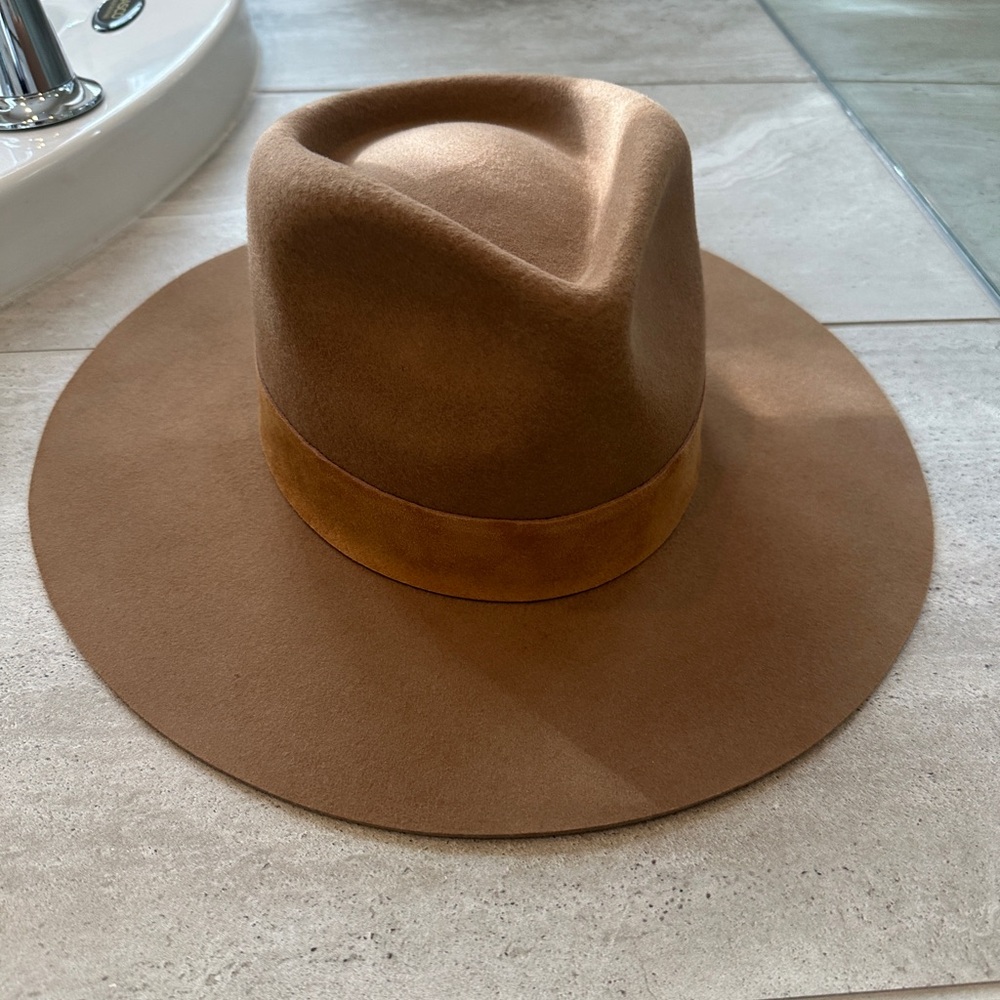Lack of color Mirage Hat
